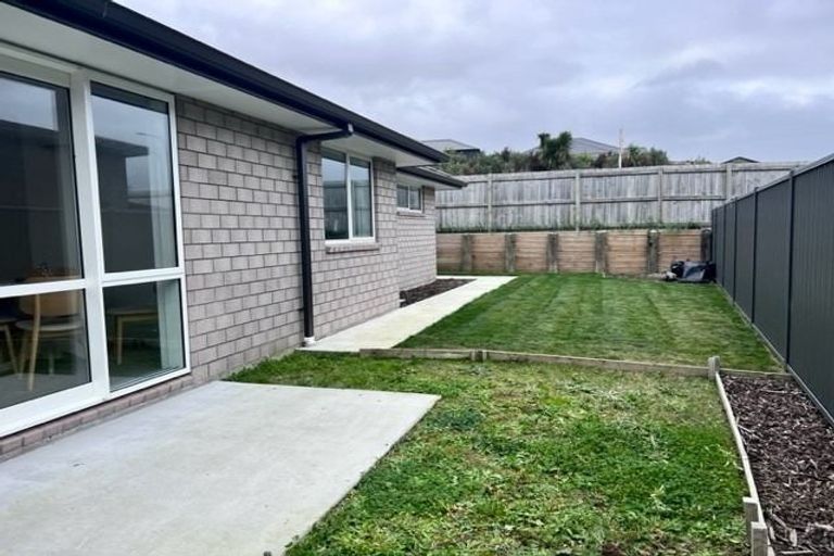 Photo of property in 18 Bridle Way, Omokoroa, 3114