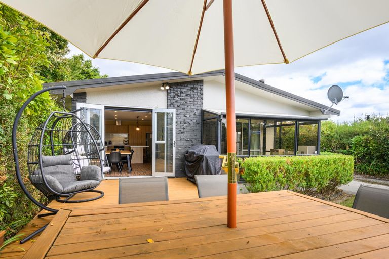 Photo of property in 28 Summerhill Drive, Fitzherbert, Palmerston North, 4410