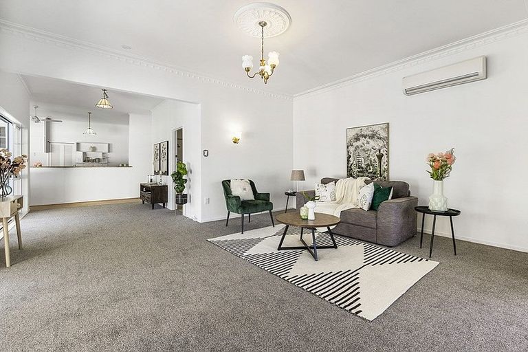 Photo of property in 112 Great South Road, Huntly, 3700