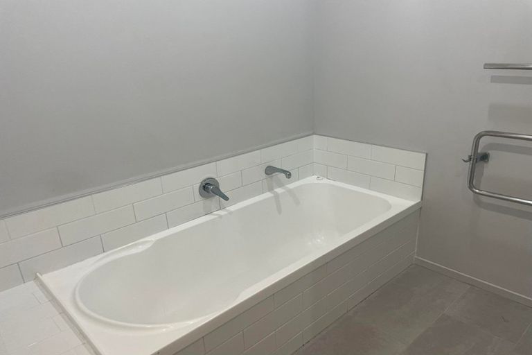 Photo of property in 42 Queens Park Crescent, Frankton, Hamilton, 3204