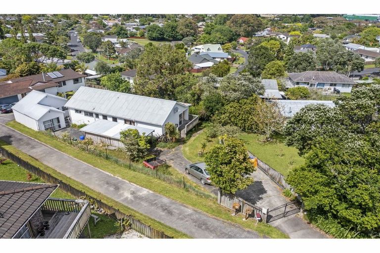 Photo of property in 9 Woodhouse Place, West Harbour, Auckland, 0618