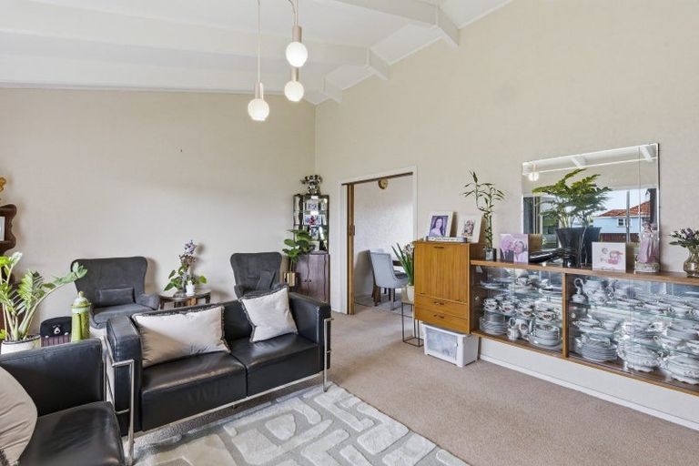 Photo of property in 556 Queen Street East, Levin, 5510