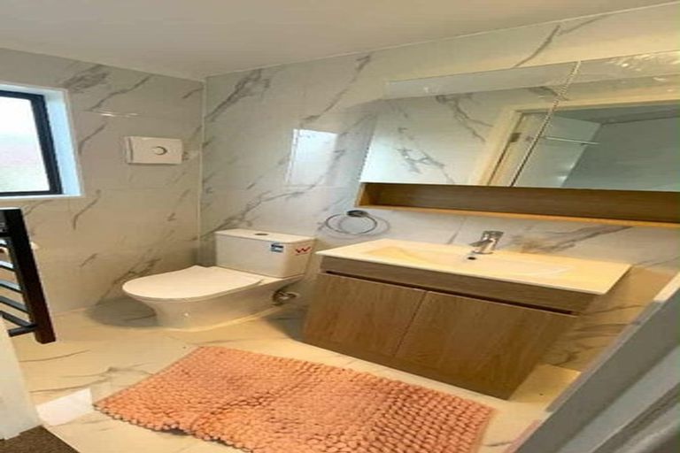 Photo of property in 77 Spence Road, Henderson, Auckland, 0612