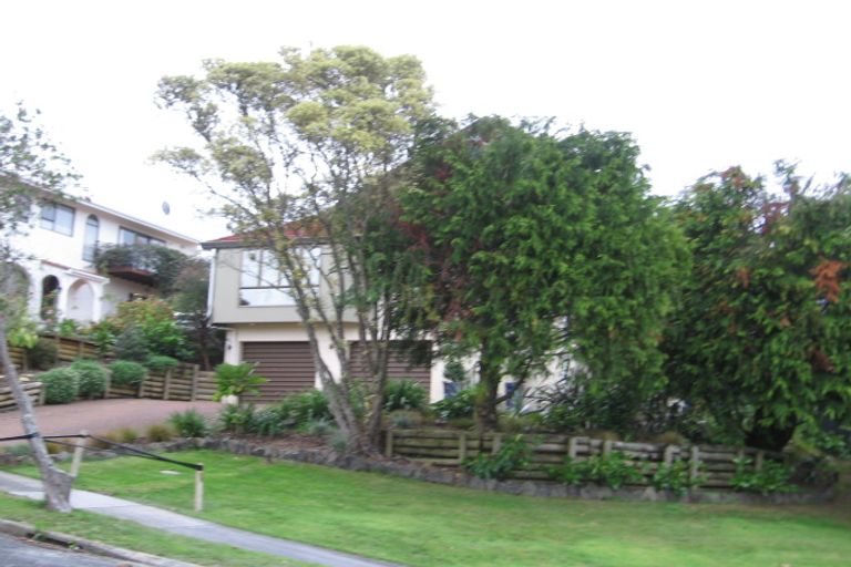 Photo of property in 8 Lastel Place, Shelly Park, Auckland, 2014
