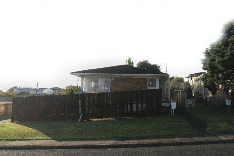 Photo of property in 2/8 Anne Road, Hillcrest, Auckland, 0627