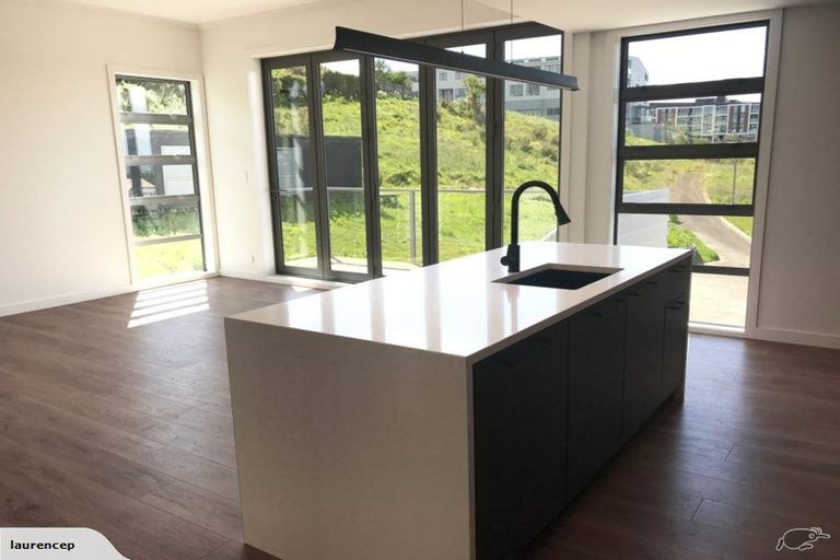 Photo of property in 8a Huka Road, Birkenhead, Auckland, 0626