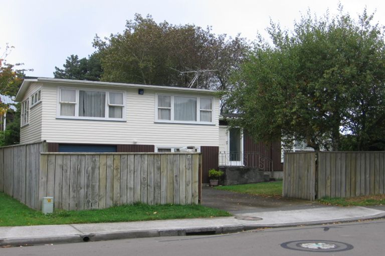 Photo of property in 35 Batchelor Street, Newlands, Wellington, 6037