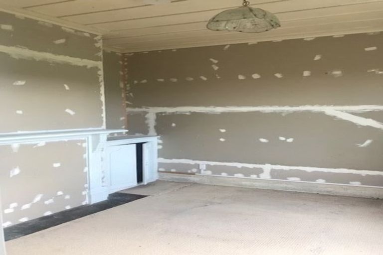 Photo of property in 1805 South Road, Kaupokonui, Hawera, 4678