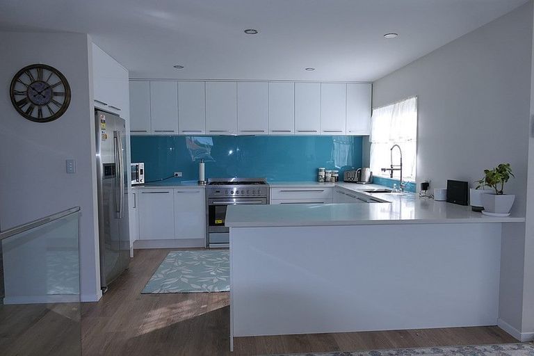 Photo of property in 10 Regis Park Drive, Pukekohe, 2120