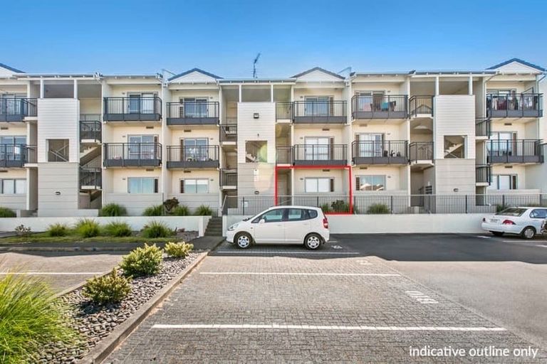 Photo of property in 4b/71 Spencer Road, Oteha, Auckland, 0632