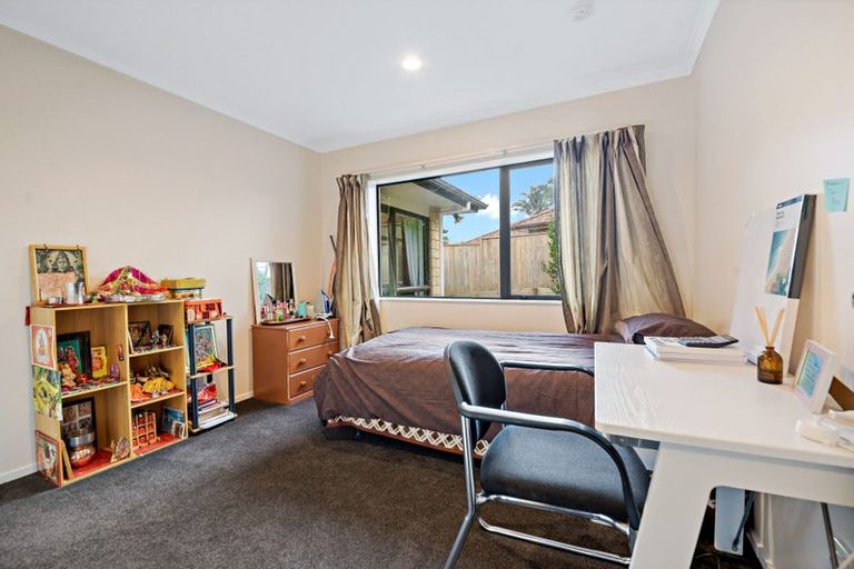 Photo of property in 11 Walter Haddrell Crescent, Flat Bush, Auckland, 2016