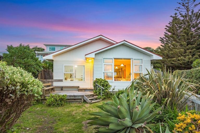 Photo of property in 13 Sunset Parade, Plimmerton, Porirua, 5026