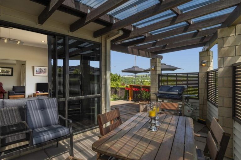 Photo of property in 2 Crater Close, Pyes Pa, Tauranga, 3112