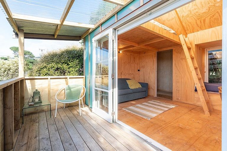 Photo of property in 22 Aperahama Street, Paekakariki, 5034