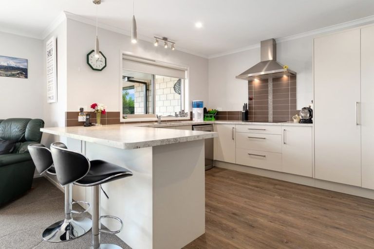 Photo of property in 52 Kayelene Place, Omokoroa, 3114