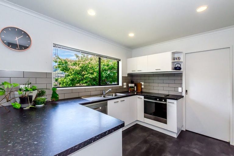 Photo of property in 6 Hemi Street, Waikanae, 5036
