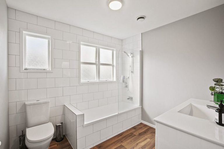 Photo of property in 77 Ngamotu Road, Spotswood, New Plymouth, 4310