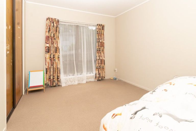 Photo of property in 13 Kearney Place, Massey, Auckland, 0614