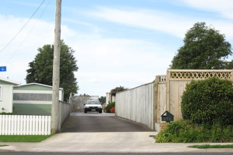 Photo of property in 415 Mangorei Road, Highlands Park, New Plymouth, 4312