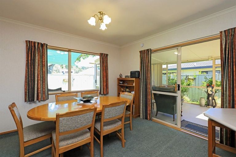 Photo of property in 18b Knightsbridge Place, Taradale, Napier, 4112