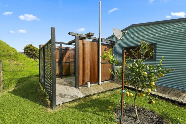 Photo of property in 139 Te Mahoe Road, Mokau, 4376