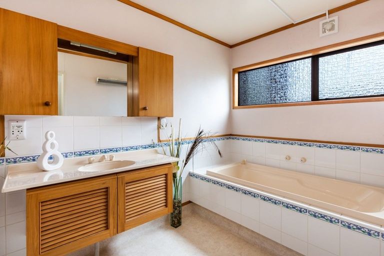 Photo of property in 73 Wakeman Road, Acacia Bay, Taupo, 3330