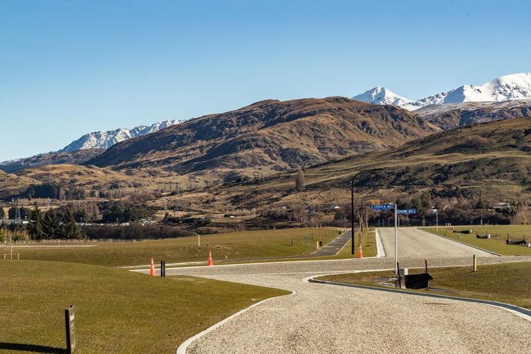 Photo of property in 11 Kahiwi Drive, Lower Shotover, Queenstown, 9304