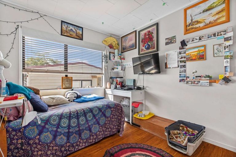 Photo of property in 48 Beach Road, Te Atatu Peninsula, Auckland, 0610