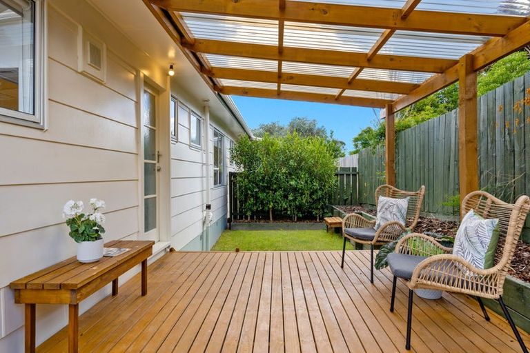 Photo of property in 2/43 Telstar Place, Beach Haven, Auckland, 0626