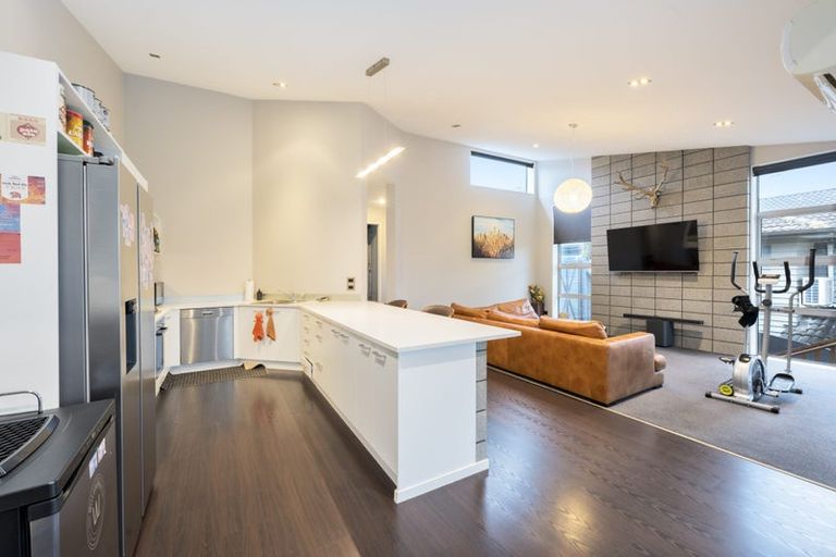 Photo of property in 94 Lake Panorama Drive, Henderson Valley, Auckland, 0612