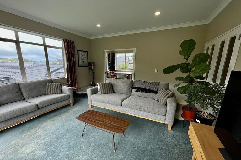 Photo of property in 35 Erlestoke Crescent, Churton Park, Wellington, 6037