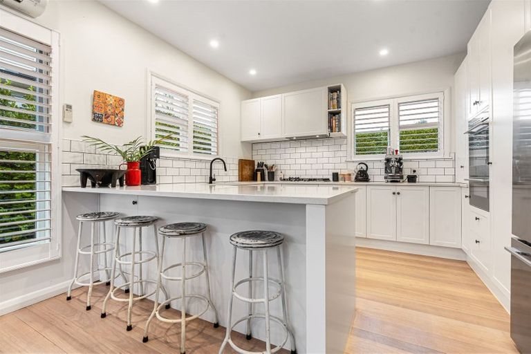 Photo of property in 58 Old Lake Road, Narrow Neck, Auckland, 0624