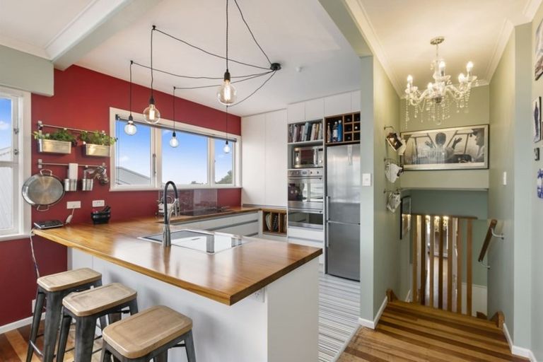 Photo of property in 19 Kingston Heights Road, Kingston, Wellington, 6021