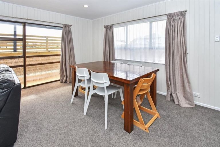 Photo of property in 17 Mellsop Avenue, Waiuku, 2123