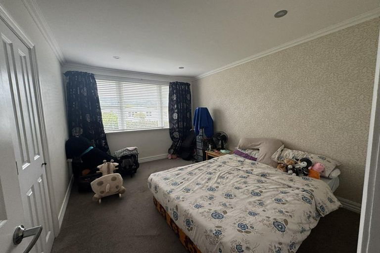 Photo of property in 4 Tiwakawaka Grove, Heretaunga, Upper Hutt, 5018