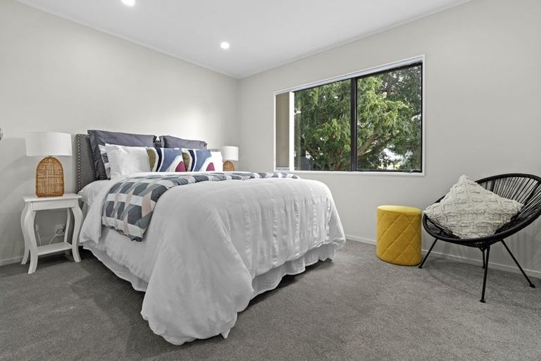 Photo of property in 2/35 Secretariat Place, Randwick Park, Auckland, 2105