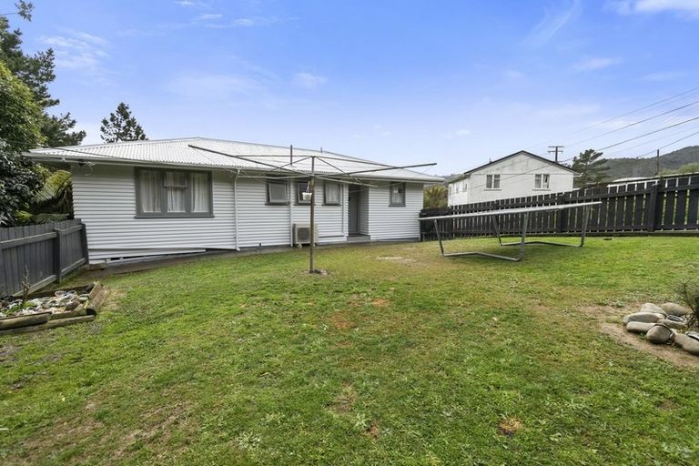 Photo of property in 31 August Street, Stokes Valley, Lower Hutt, 5019