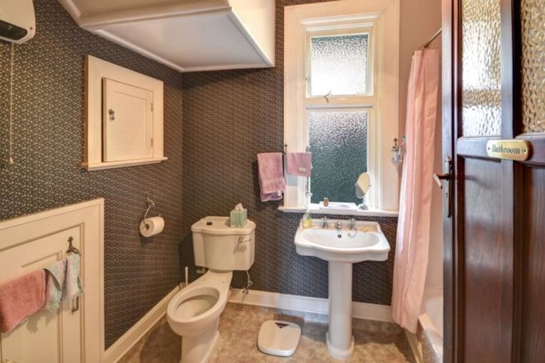 Photo of property in 14 Easther Crescent, Kew, Dunedin, 9012