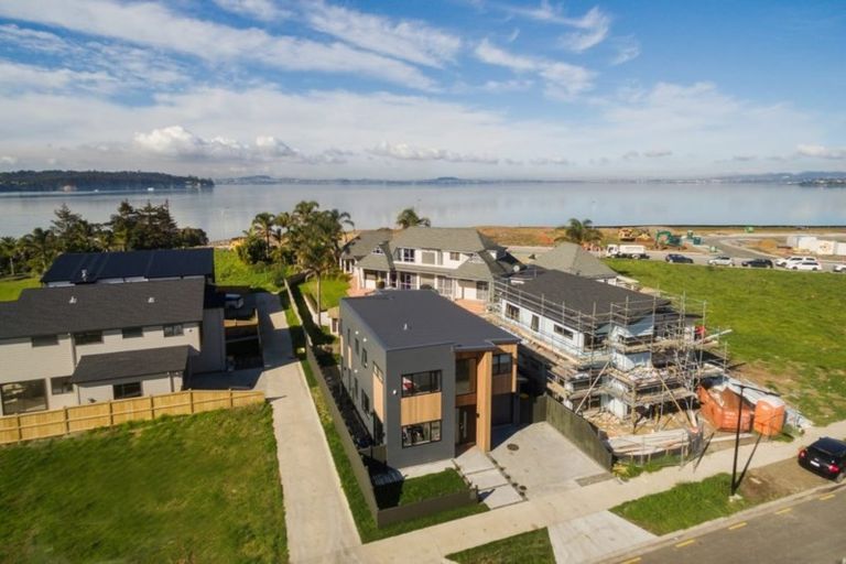 Photo of property in 13 Turret Lane, Hobsonville, Auckland, 0616