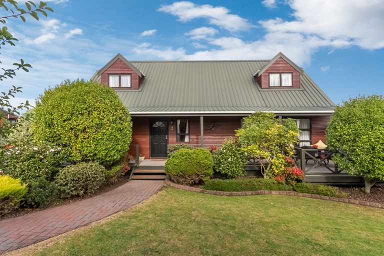 Photo of property in 6 Channing Crescent, Botany Downs, Auckland, 2010