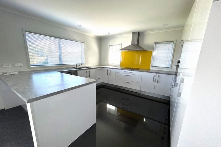 Photo of property in 71 Links Drive, Waiwhakaiho, New Plymouth, 4312