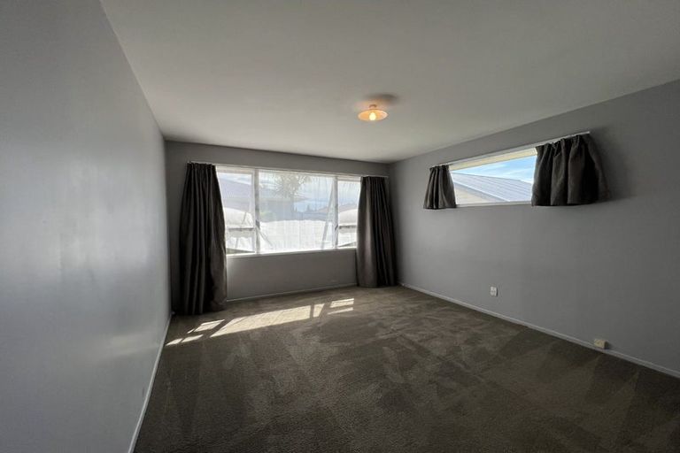 Photo of property in 8 Cob Crescent, Woolston, Christchurch, 8062