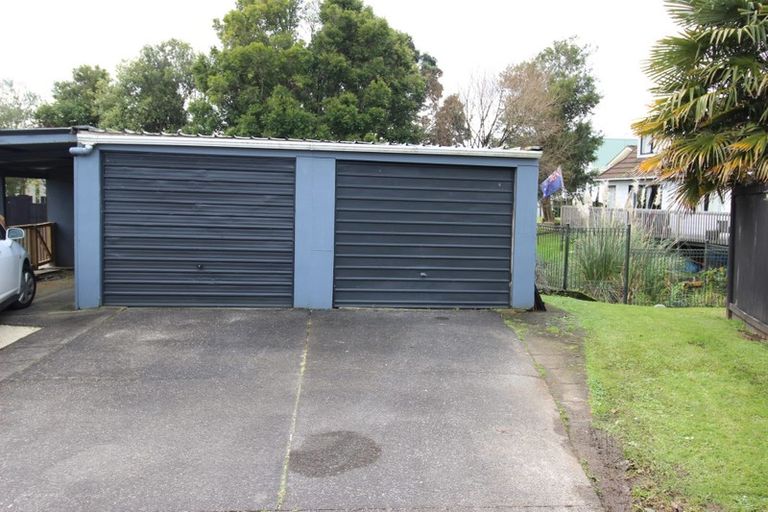 Photo of property in 2/5 Mannering Place, Hillcrest, Auckland, 0627
