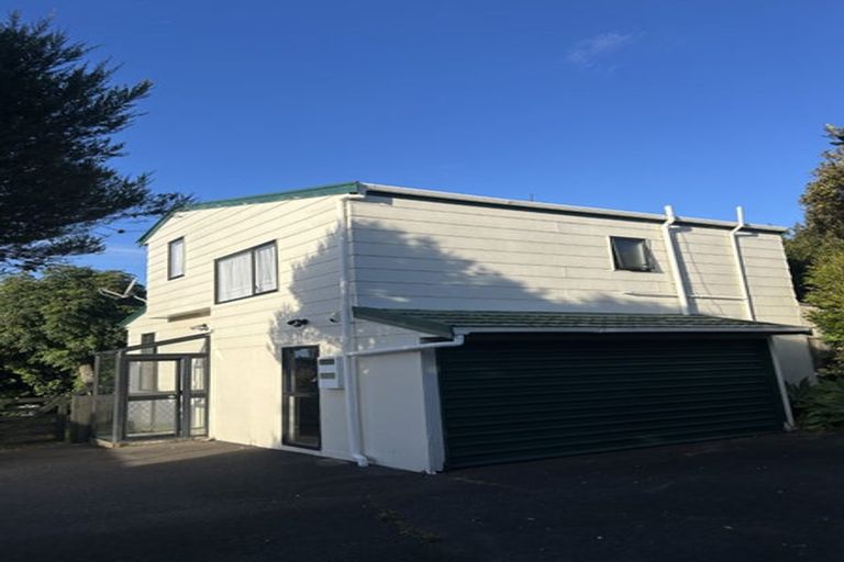 Photo of property in 2/21 Tiri Tiri Road, Birkdale, Auckland, 0626