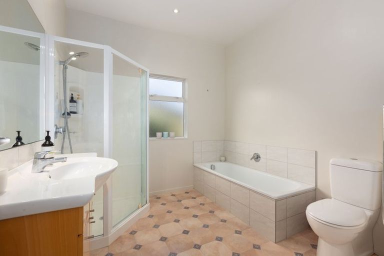 Photo of property in 18 Beach Road, Plimmerton, Porirua, 5026
