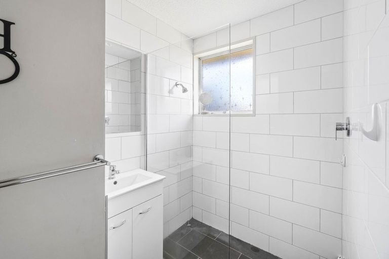 Photo of property in 1/6a Chipping Lane, Redwood, Christchurch, 8051