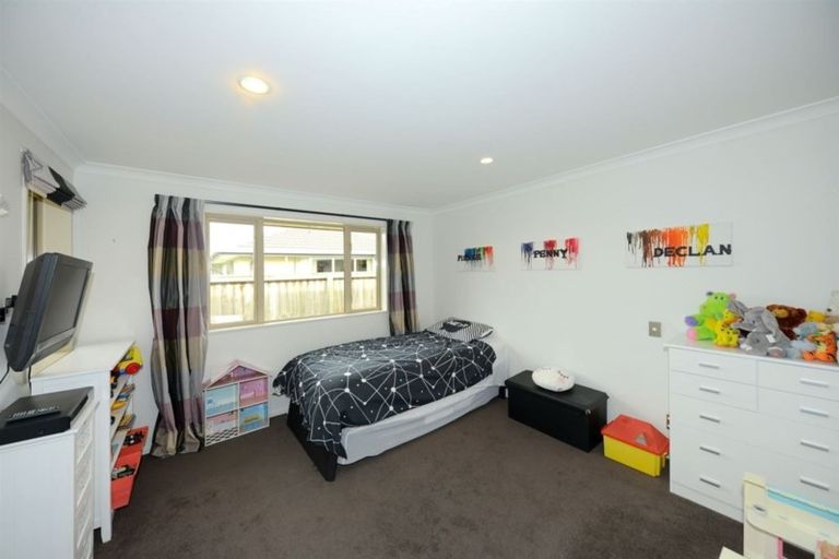 Photo of property in 76 Puhara Avenue, Parklands, Christchurch, 8083