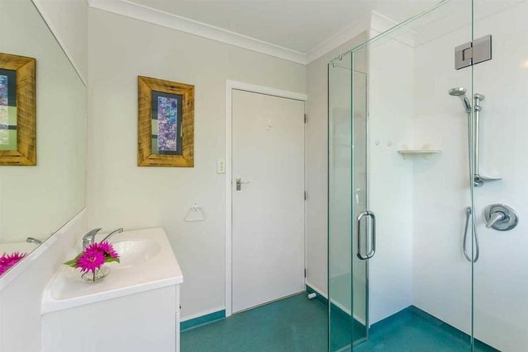 Photo of property in 37 Mazengarb Road, Paraparaumu Beach, Paraparaumu, 5032