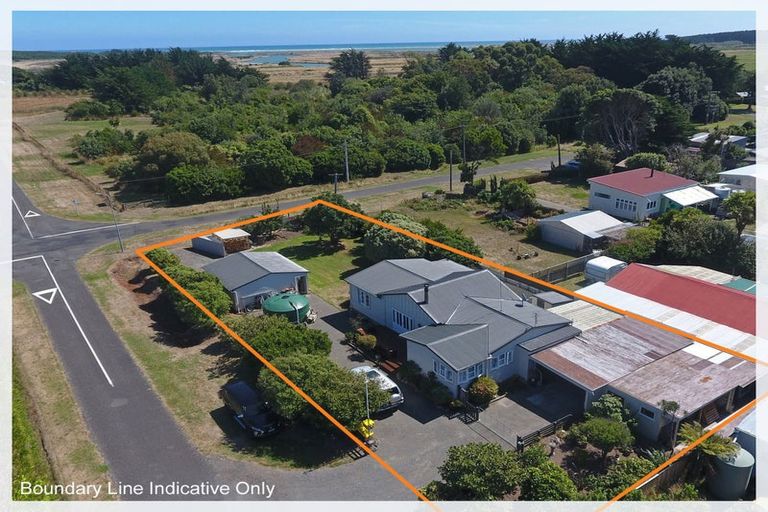 Photo of property in 9 Nuku Street, Tangimoana, 4822