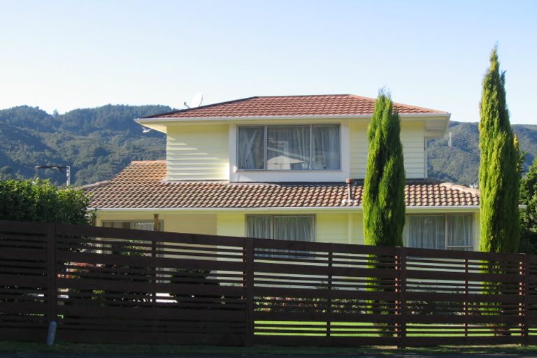 Photo of property in 19 Bogle Grove, Stokes Valley, Lower Hutt, 5019